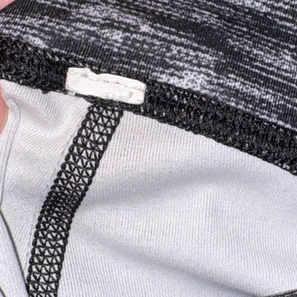 Lululemon athletica Gray and black capri crop cropped tights Leggings - Picture 4 of 4